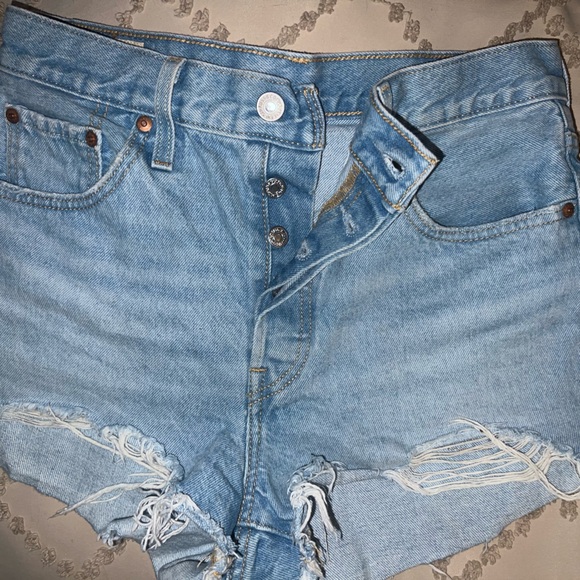 Levi’s 501 28W Distressed Shorts - Picture 1 of 6